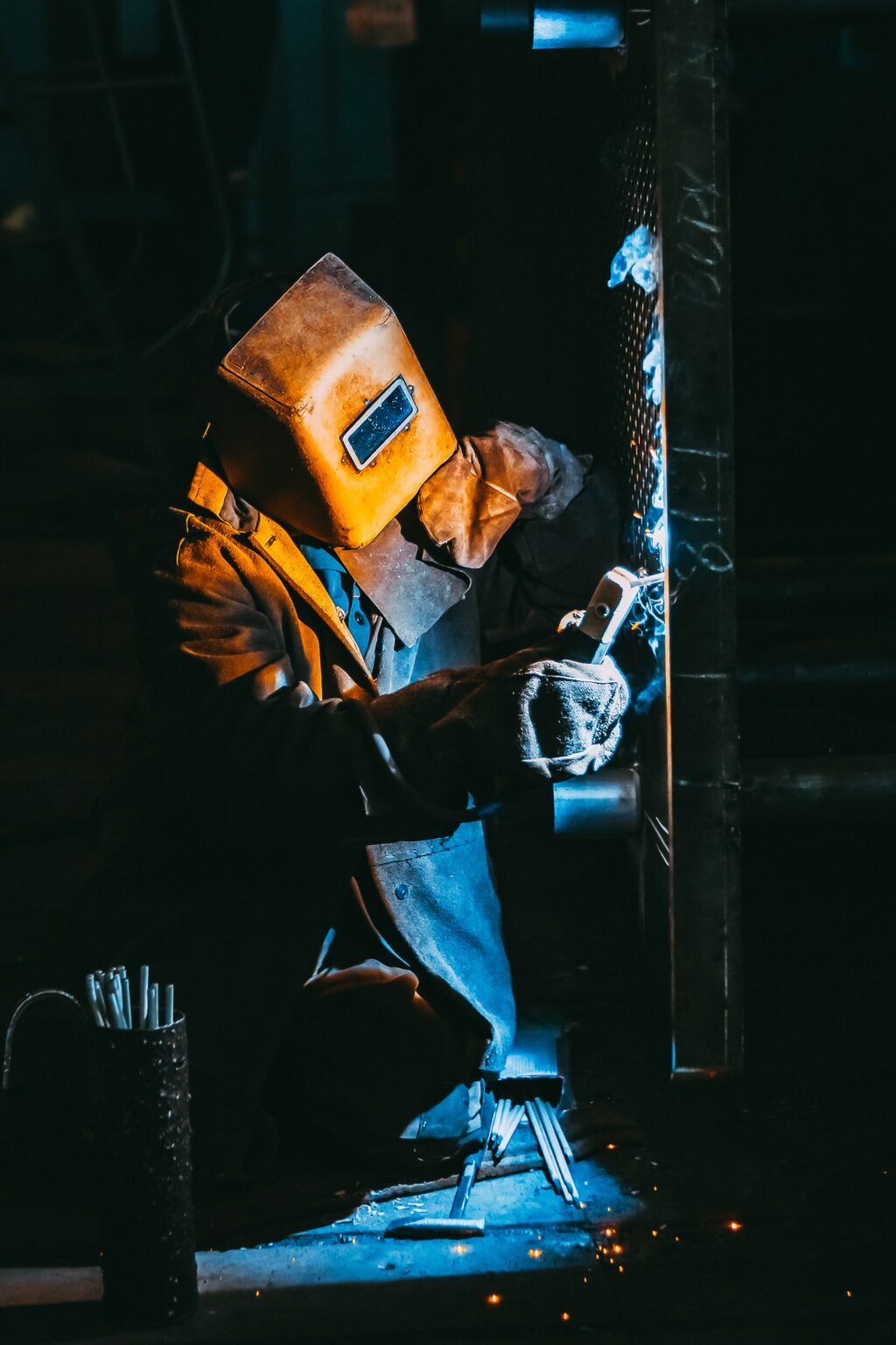 Soudeur au travail, symbole de l’industrie française